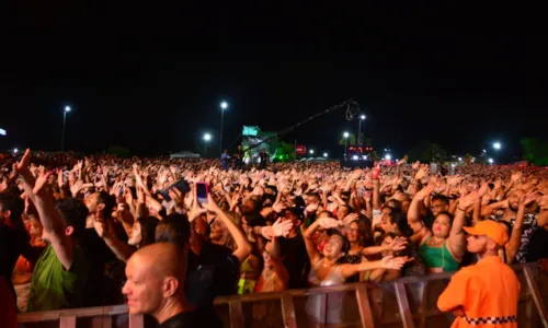 
				
					Léo Santana leva 25 mil pessoas ao Baile da Santinha; FOTOS
				
				