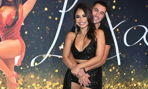 
				
					Lexa beija namorado em aniversário com presença de famosos; FOTOS
				
				