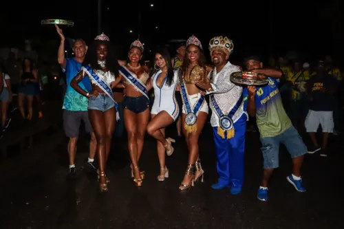 
				
					Lexa exibe corpão e samba no pé em ensaio de rua na Unidos da Tijuca
				
				