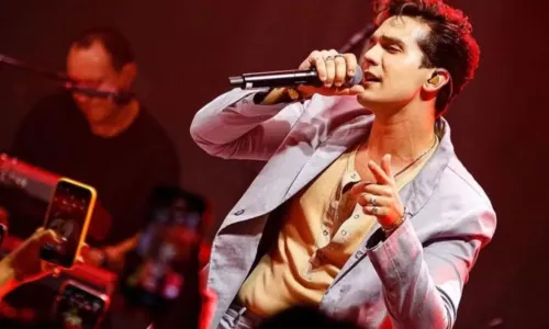 
				
					Luan Santana tem mal súbito e show do cantor é cancelado em MG
				
				