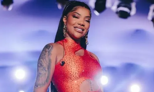 
				
					Ludmilla corre no palco após invasão durante show da virada no Rio
				
				