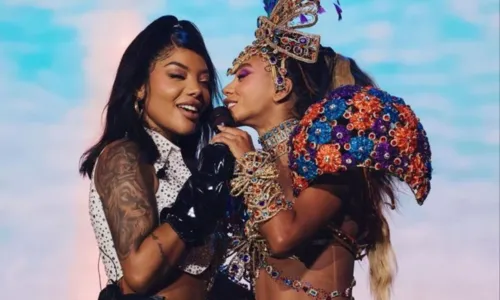 
				
					Ludmilla e Brunna Gonçalves trocam beijos na Sapucaí; veja fotos
				
				