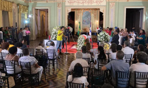 
				
					Luiz Alberto é homenageado e tem corpo velado em Salvador
				
				