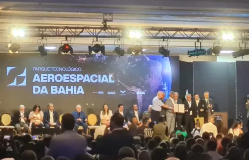 
				
					Lula assina acordo para criação de Parque Aeroespacial na Bahia
				
				