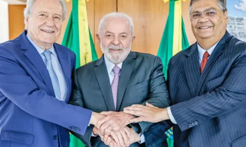 
				
					Lula assina nomeação de Lewandowski no Ministério da Justiça
				
				