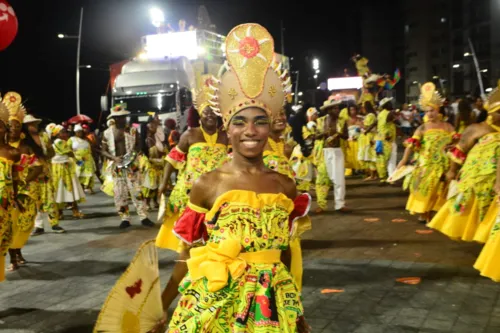 
				
					Malê Debalê desfila no circuito Dodô nesta terça (13); veja fotos
				
				