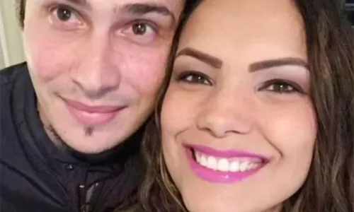 
				
					Marido de cantora gospel é acusado de estupro e preso nos EUA
				
				