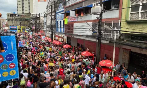 
				
					Mesmo com chuva, Carla Perez anima 'Pipoca Doce' no circuito Osmar
				
				