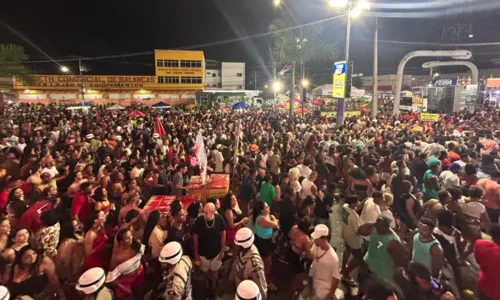 
				
					Micareta de Feira mistura ritmos e gerações na avenida
				
				