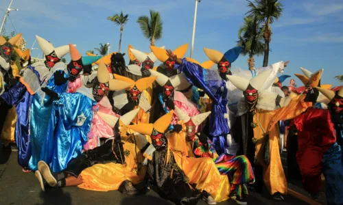 
				
					Milhares de foliões lotaram ruas de Salvador no Fuzuê
				
				