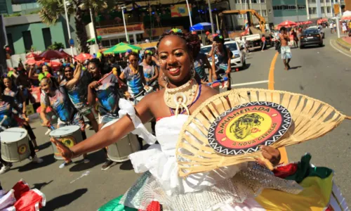 
				
					Milhares de foliões lotaram ruas de Salvador no Fuzuê
				
				