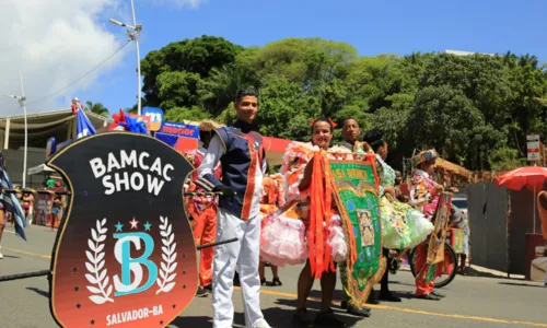 
				
					Milhares de foliões lotaram ruas de Salvador no Fuzuê
				
				