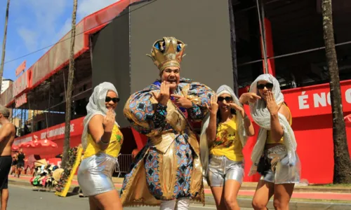 
				
					Milhares de foliões lotaram ruas de Salvador no Fuzuê
				
				