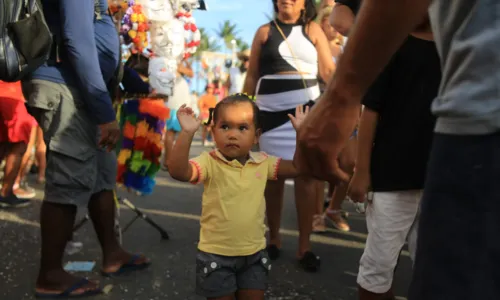 
				
					Milhares de foliões lotaram ruas de Salvador no Fuzuê
				
				