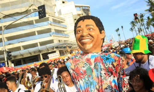 
				
					Milhares de foliões lotaram ruas de Salvador no Fuzuê
				
				