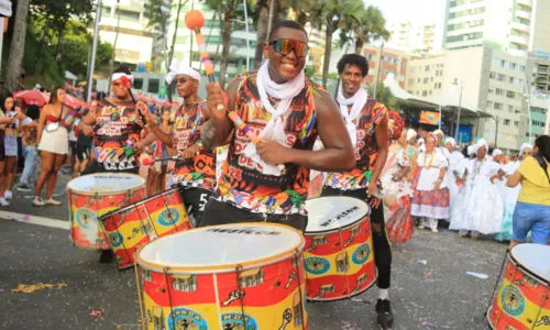 
				
					Milhares de foliões lotaram ruas de Salvador no Fuzuê
				
				