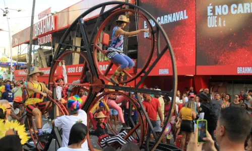 
				
					Milhares de foliões lotaram ruas de Salvador no Fuzuê
				
				