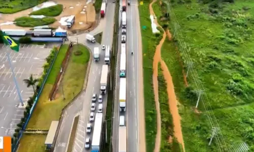 
				
					Motorista de caminhão morre carbonizado em acidente na Bahia
				
				