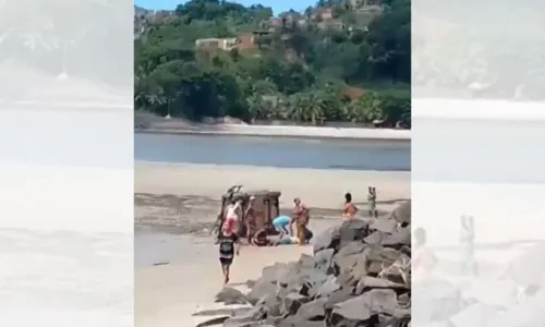 
				
					Motorista perde controle da direção e carro cai em praia no sul da BA
				
				