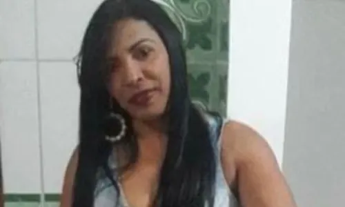 
				
					Mulher conhecida como 'Rainha do Pó' é morta a tiros em Poções
				
				