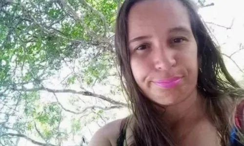 
				
					Mulher é morta a facadas dentro de casa em cidade do norte da Bahia
				
				