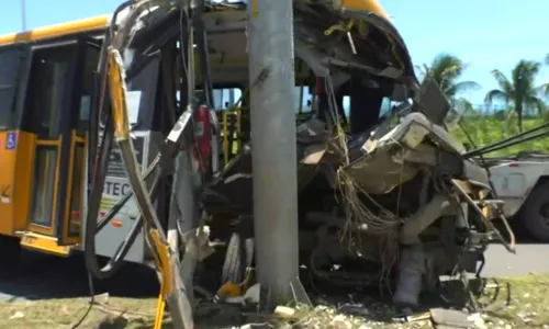 
				
					Mulher fica ferida em acidente envolvendo micro-ônibus em Salvador
				
				