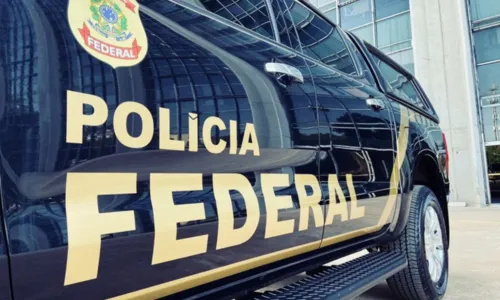 
				
					Mulher investigada por estupro do filho é presa pela Polícia Federal
				
				