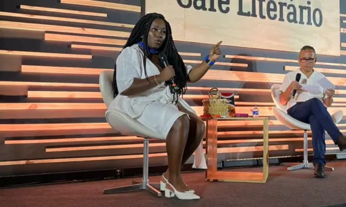 
				
					Na Bienal, Carla Akotirene aborda gatilhos da relação de Mani com Davi
				
				