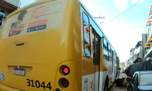 
				
					Ônibus voltam a rodar em rua de Santa Cruz afetada por vazamento
				
				