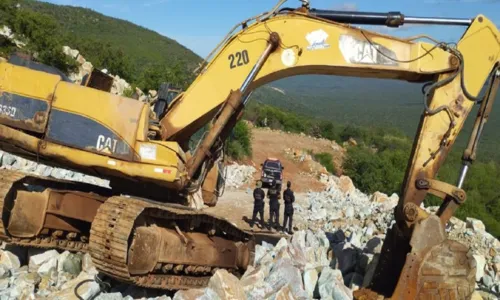 
				
					PF desarticula garimpo ilegal de 'cristal da cura' na Bahia
				
				