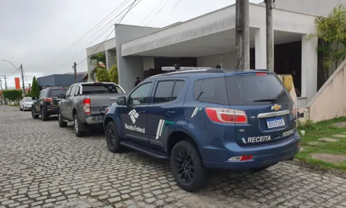 
				
					PMs suspeitos de integrar milícia são suspensos de funções na BA
				
				