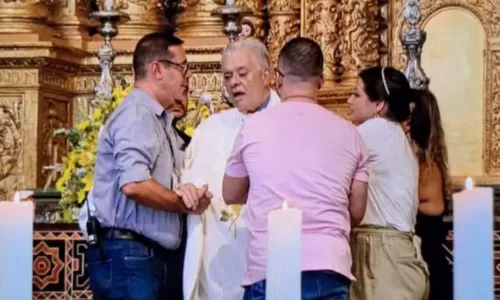 
				
					Padre passa mal em missa de Páscoa na Catedral Basílica de Salvador
				
				