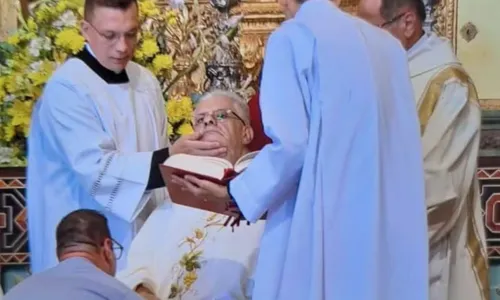 
				
					Padre passa mal em missa de Páscoa na Catedral Basílica de Salvador
				
				