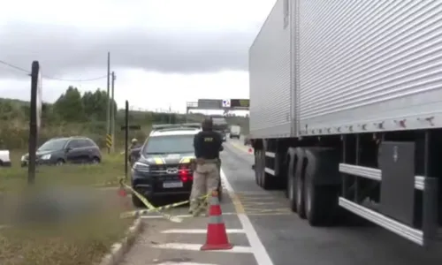 
				
					Passageiro de moto morre em batida com caçamba na Bahia
				
				