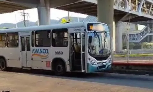 
				
					Passageiros do transporte metropolitano relatam atrasos e superlotação
				
				