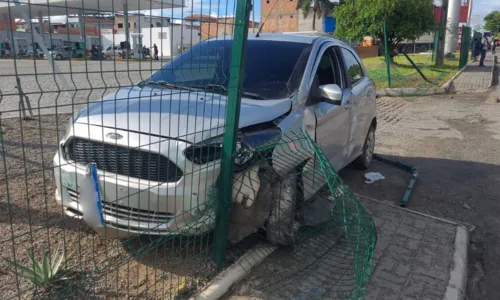 
				
					Perseguição de suspeitos termina em acidente na Estrada do Derba
				
				