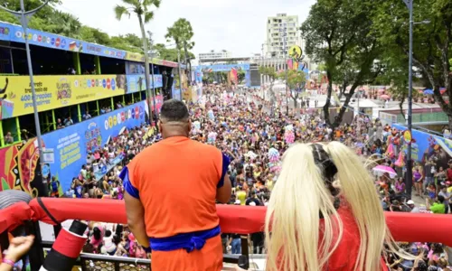 
				
					'Pipoca Doce': veja fotos do desfile comandado por Carla Perez
				
				