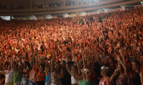 
				
					Pipoca antecipada: Saulo lota Concha em show em prol do Martagão
				
				