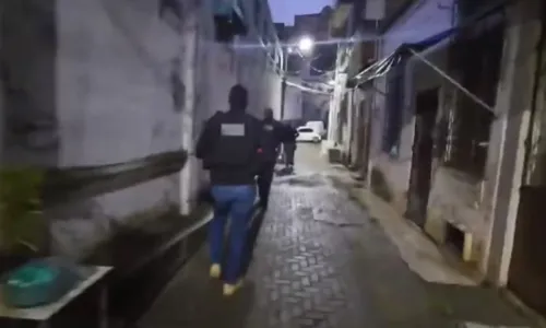 
				
					Polícia Civil faz operação contra o tráfico de drogas em Salvador
				
				