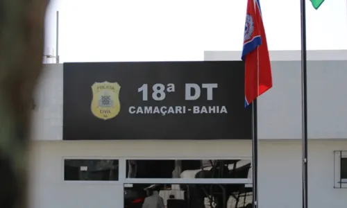 
				
					Polícia investiga descarte de feto em banheiro de shopping em Camaçari
				
				