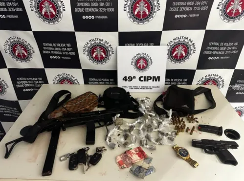 
				
					Polícia mata 2 e apreende drogas e armas em São Cristóvão
				
				