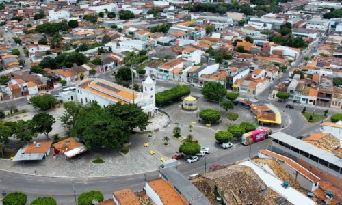 
				
					Prefeitura baiana abre 165 vagas com salários de até R$ 3,3 mil
				
				