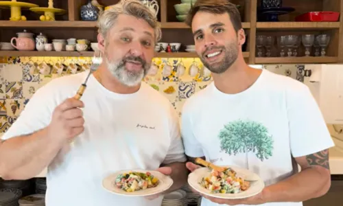 
				
					Receita: marido de Ivete Sangalo ensina a fazer um salpicão perfeito
				
				