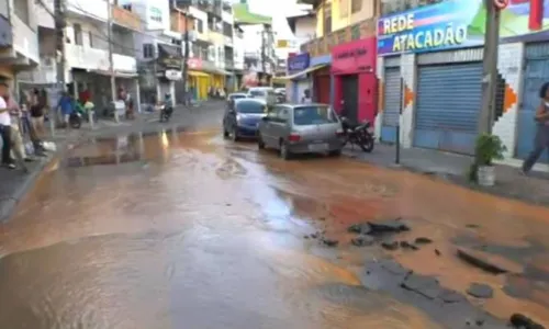 
				
					Reparo de vazamento na Santa Cruz atrasa e ônibus seguem sem rodar
				
				