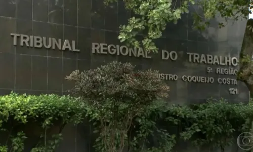 
				
					Repositor recebe indenização após ofensas homofóbicas no trabalho
				
				