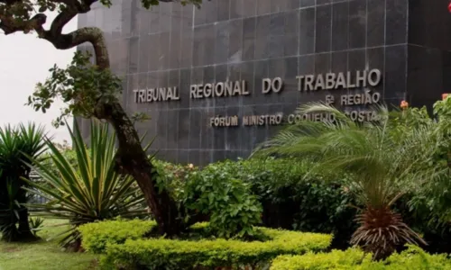 
				
					Repositor recebe indenização após ofensas homofóbicas no trabalho
				
				