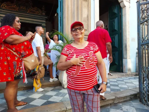 
				
					Reverência e fé: fiéis celebram Santa Bárbara no Pelourinho
				
				