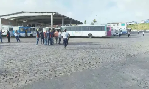 
				
					Rodoviários metropolitanos fecham acordo e greve é suspensa na RMS
				
				