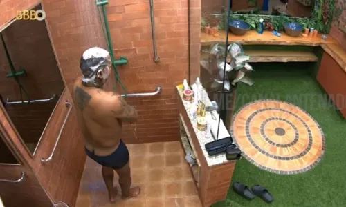 
				
					Rodriguinho exibe parte íntima durante banho no 'BBB 24' e web surta
				
				