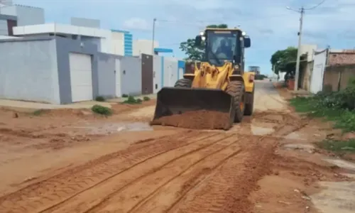 
				
					Ruas ficam alagadas e carro boia após chuvas em Guanambi
				
				